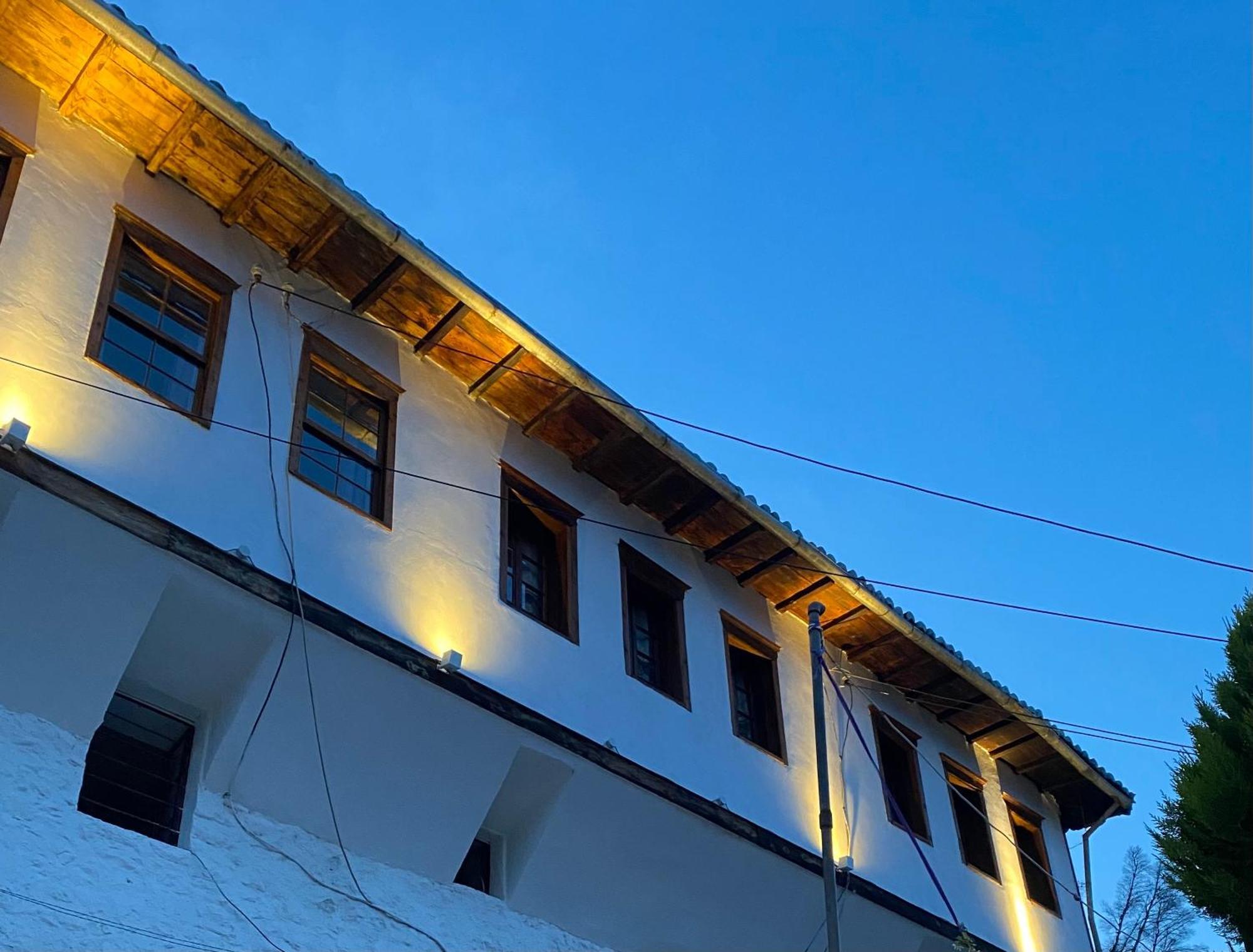 Guest House Lion Berat Esterno foto