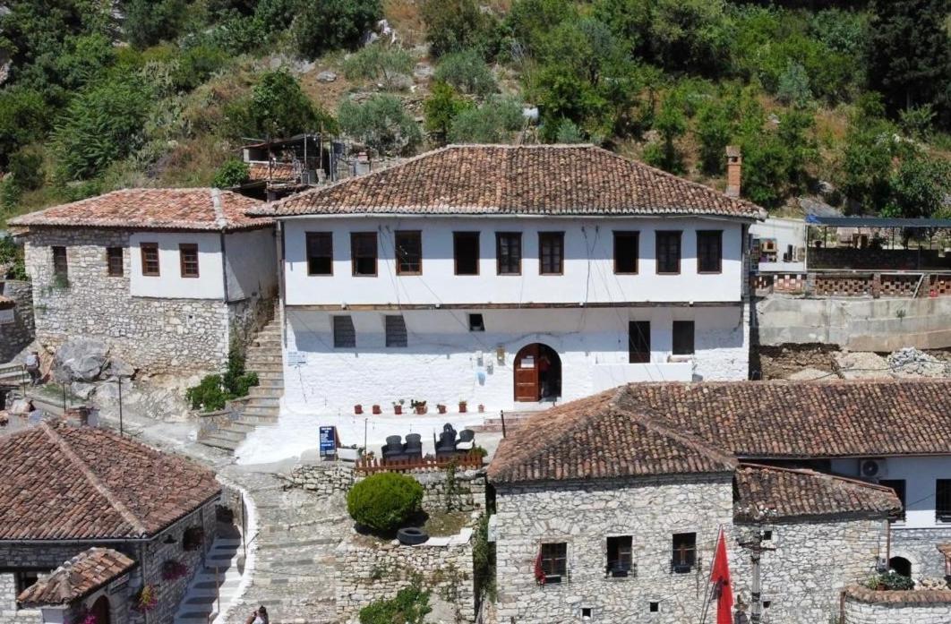 Guest House Lion Berat Esterno foto