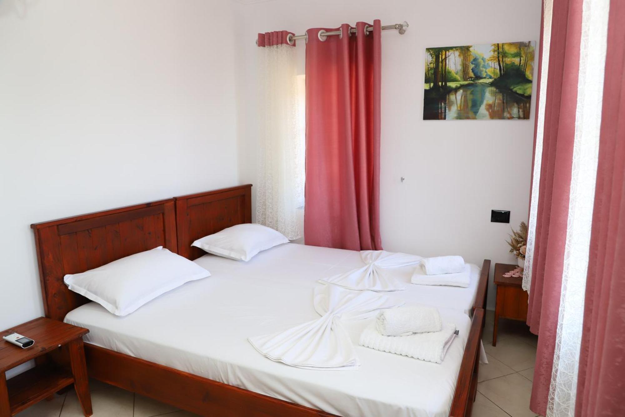Guest House Lion Berat Esterno foto