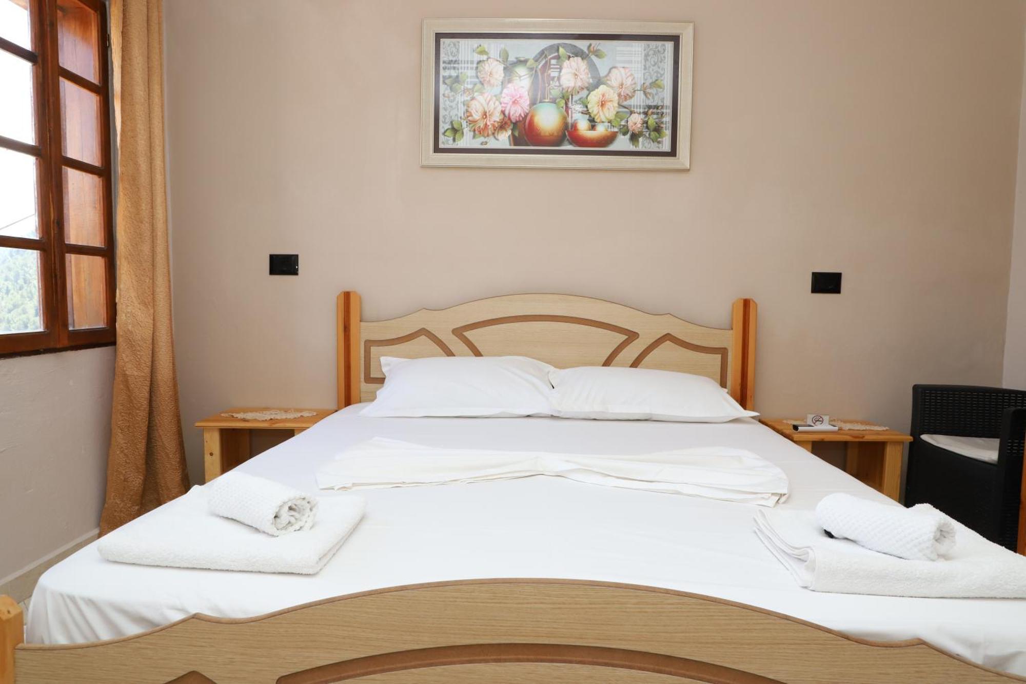 Guest House Lion Berat Esterno foto