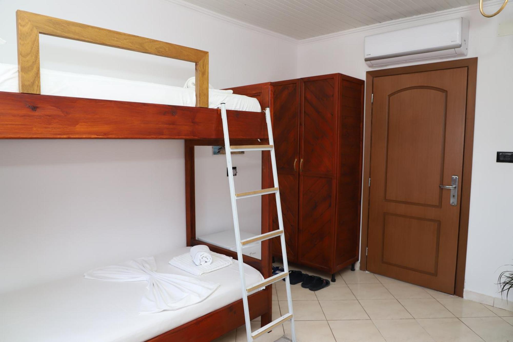 Guest House Lion Berat Esterno foto