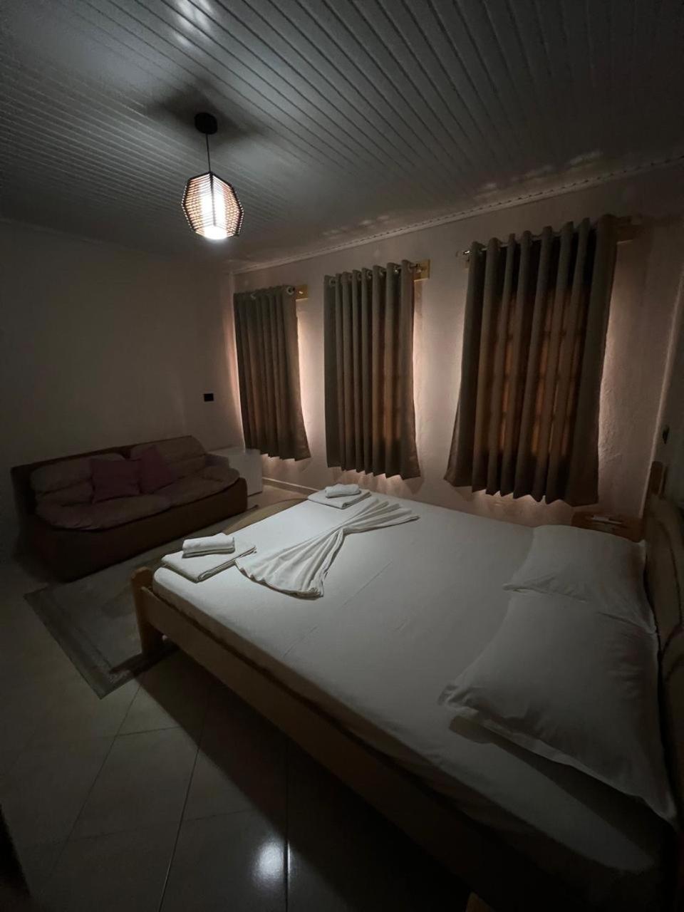 Guest House Lion Berat Esterno foto