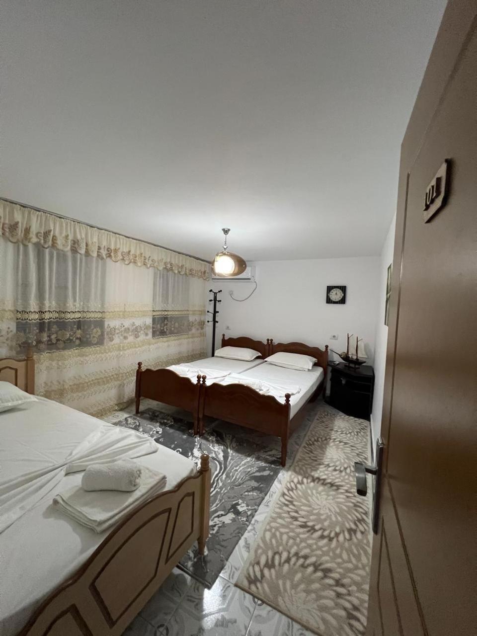 Guest House Lion Berat Esterno foto
