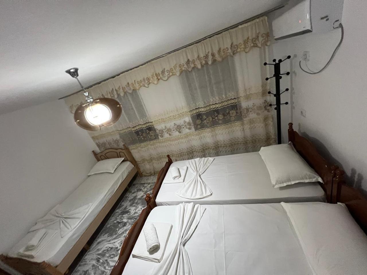 Guest House Lion Berat Esterno foto