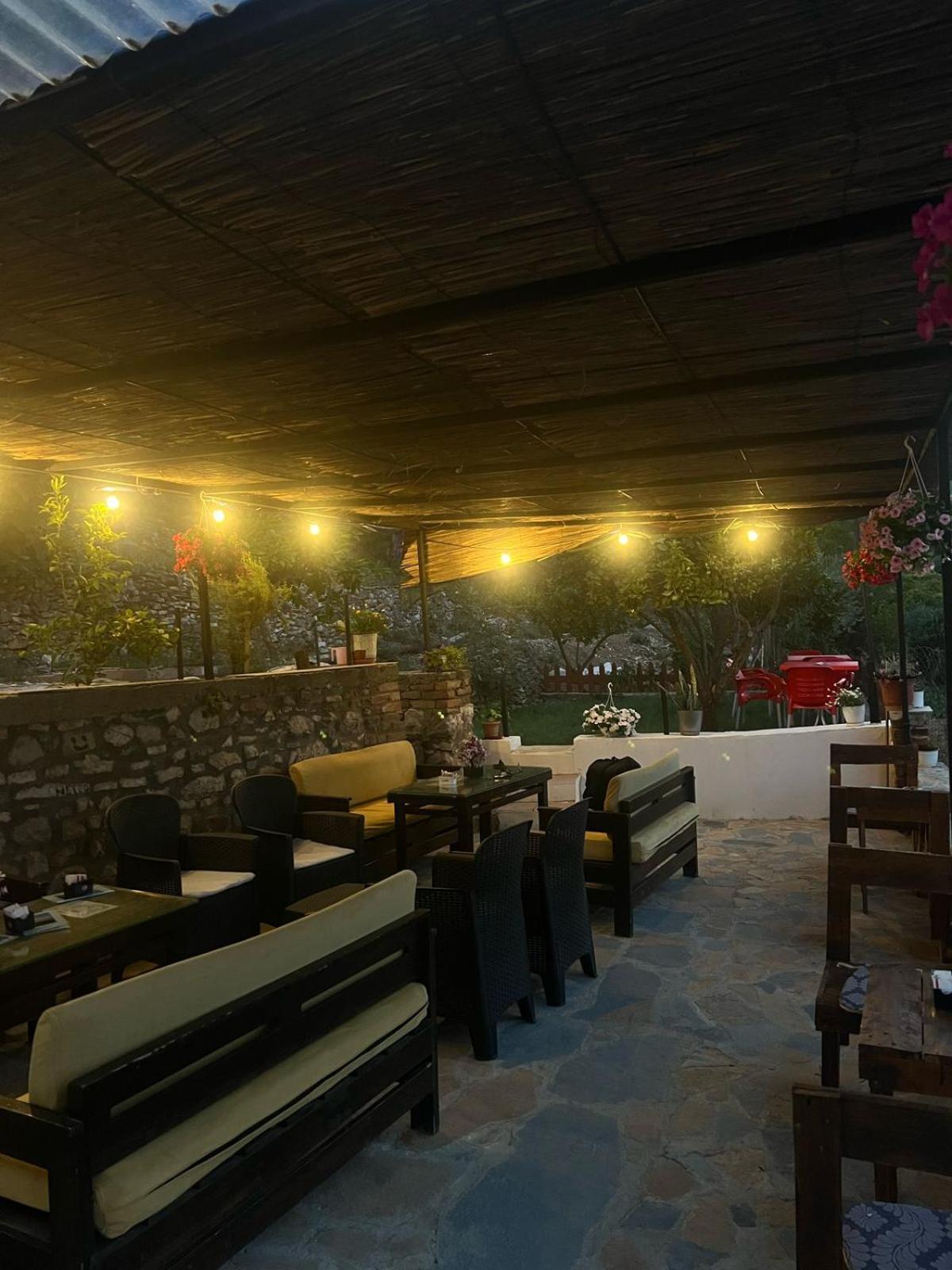 Guest House Lion Berat Esterno foto
