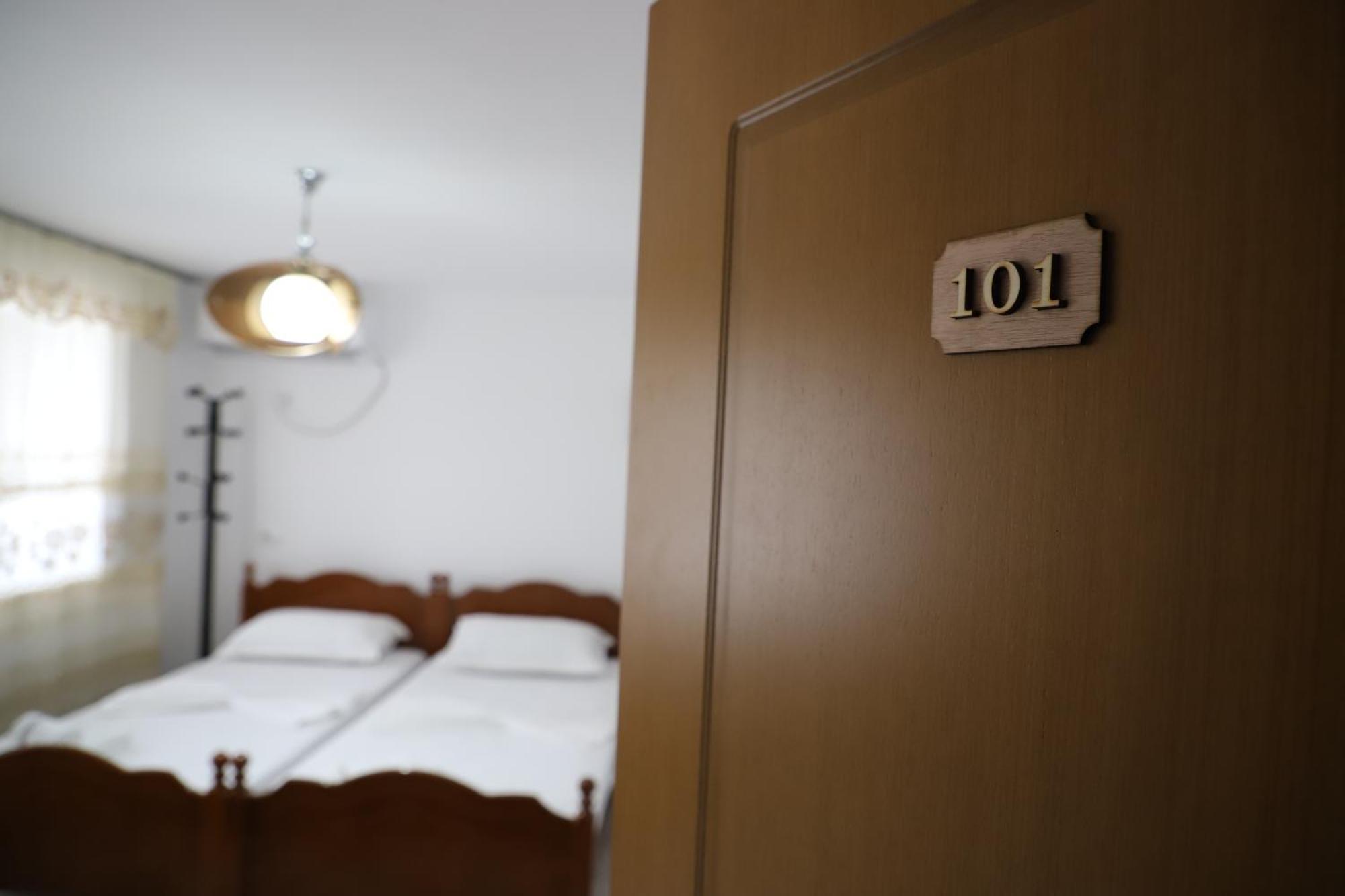 Guest House Lion Berat Esterno foto