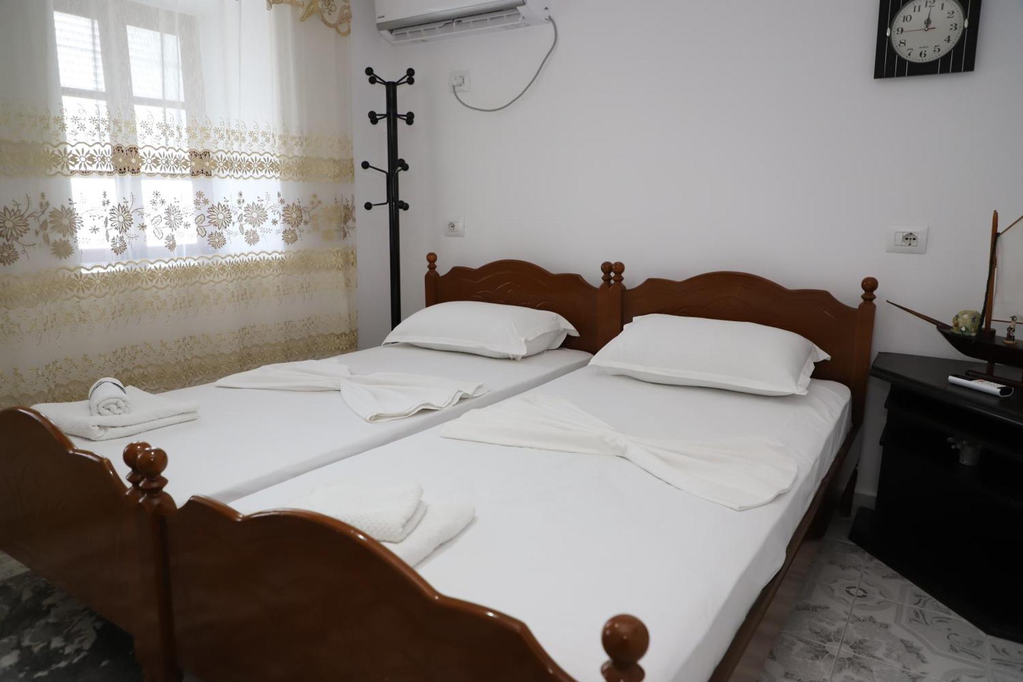 Guest House Lion Berat Esterno foto