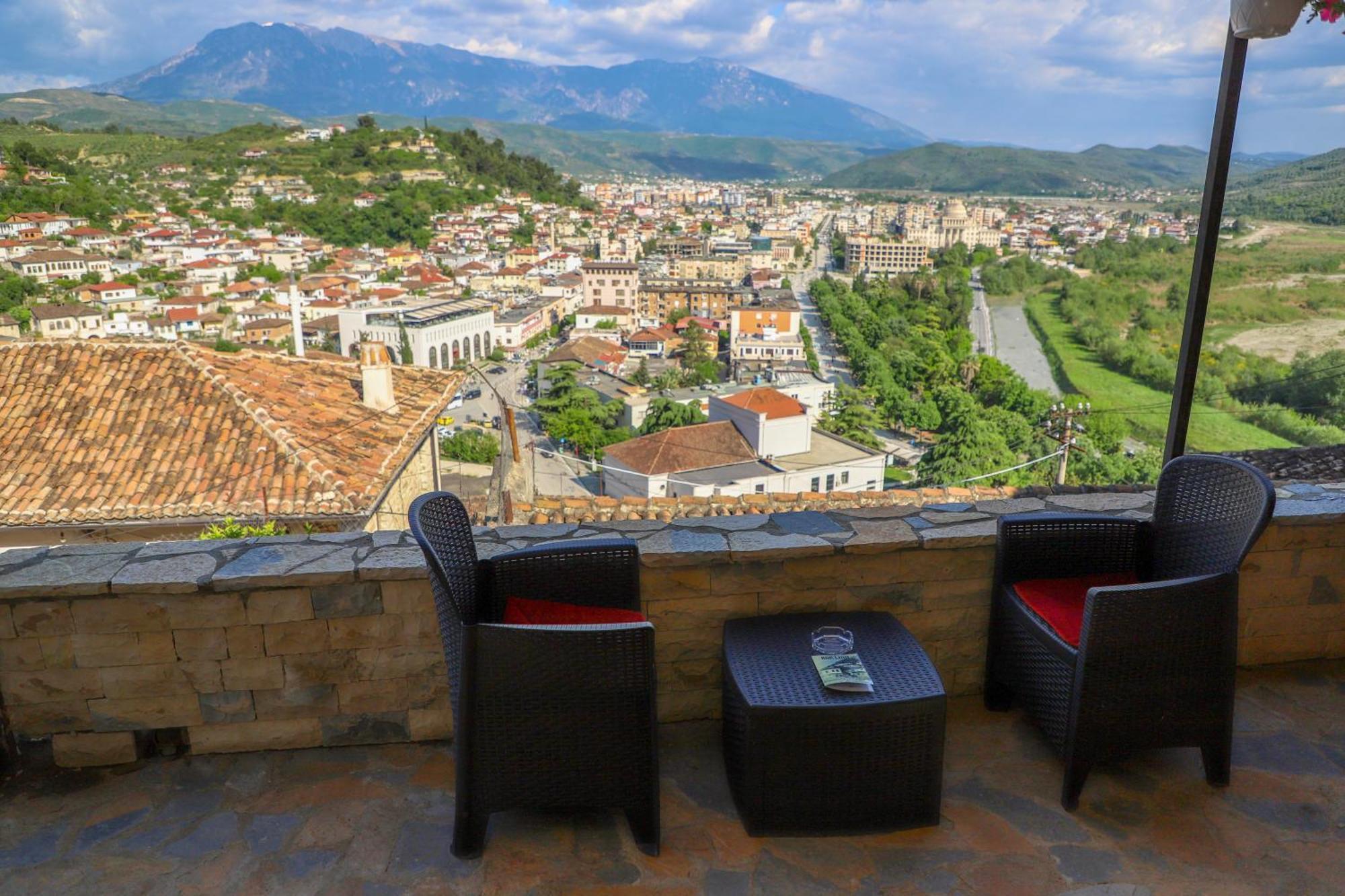 Guest House Lion Berat Esterno foto
